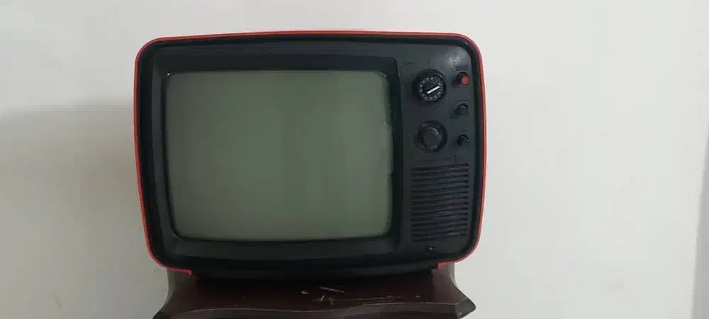 تلویزیون قدیمی ۱۴ اینچ|تلویزیون و پروژکتور|کرمانشاه, |دیوار