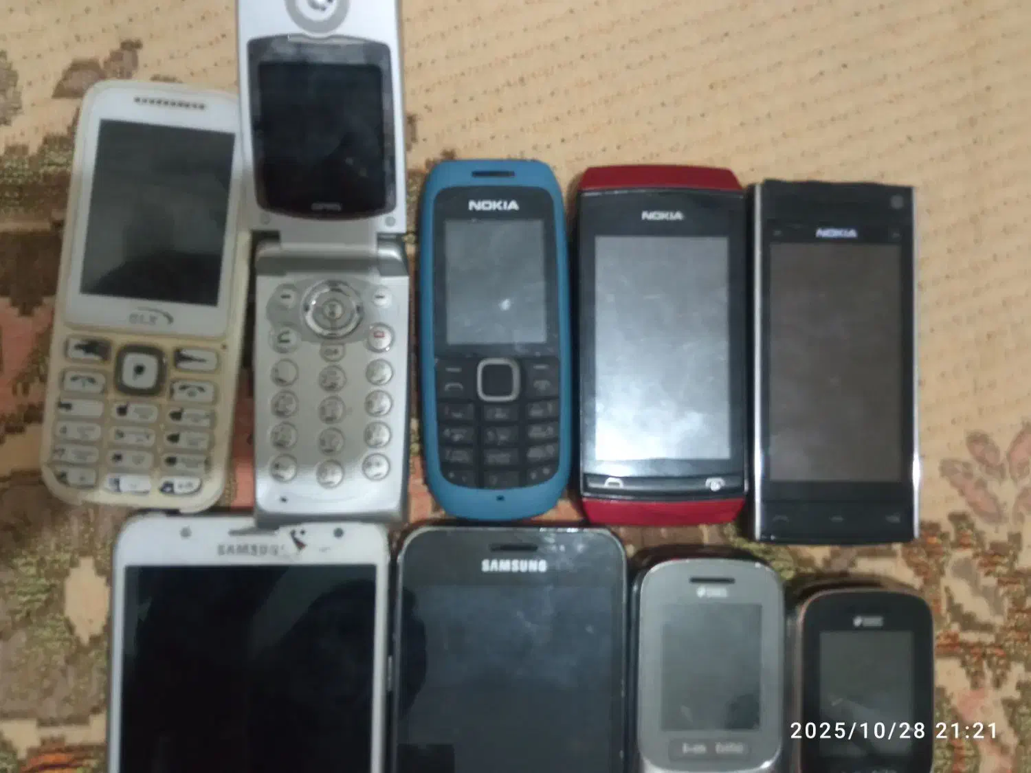تعداد 9عدد گوشی قدیمی ولی قابل استفاده تکی ندارم|موبایل|ساوه, |دیوار
