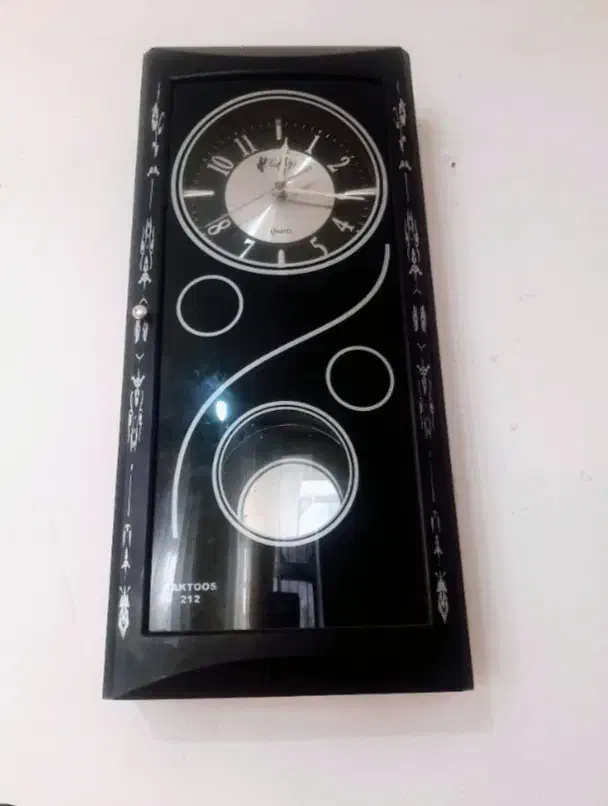 ساعت دیواری|ساعت دیواری و تزئینی|صحنه, |دیوار