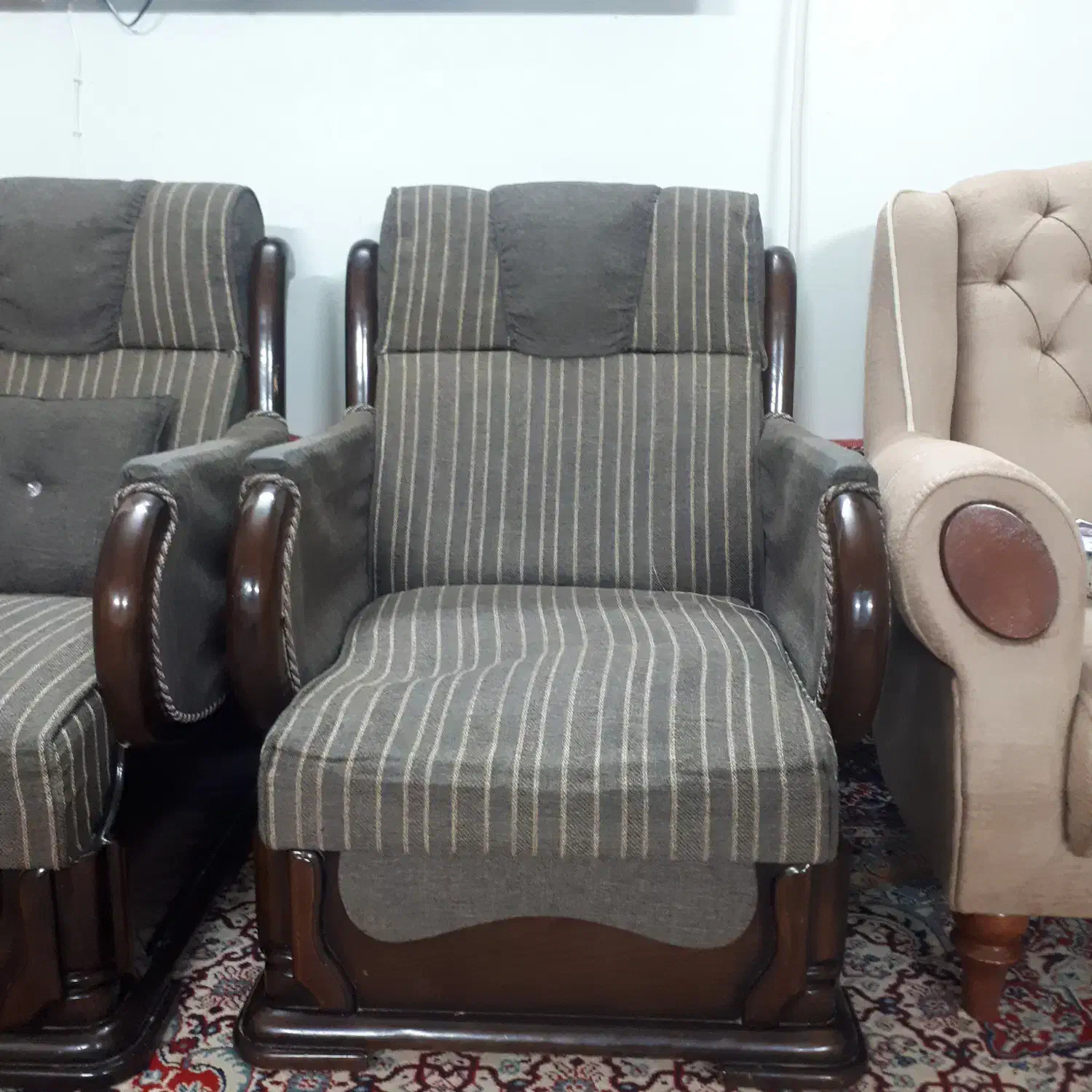 مبل 7 نفره کلاسیک مدل آمریکایی|مبلمان خانگی و میز عسلی|قم, باغ اشرافی|دیوار