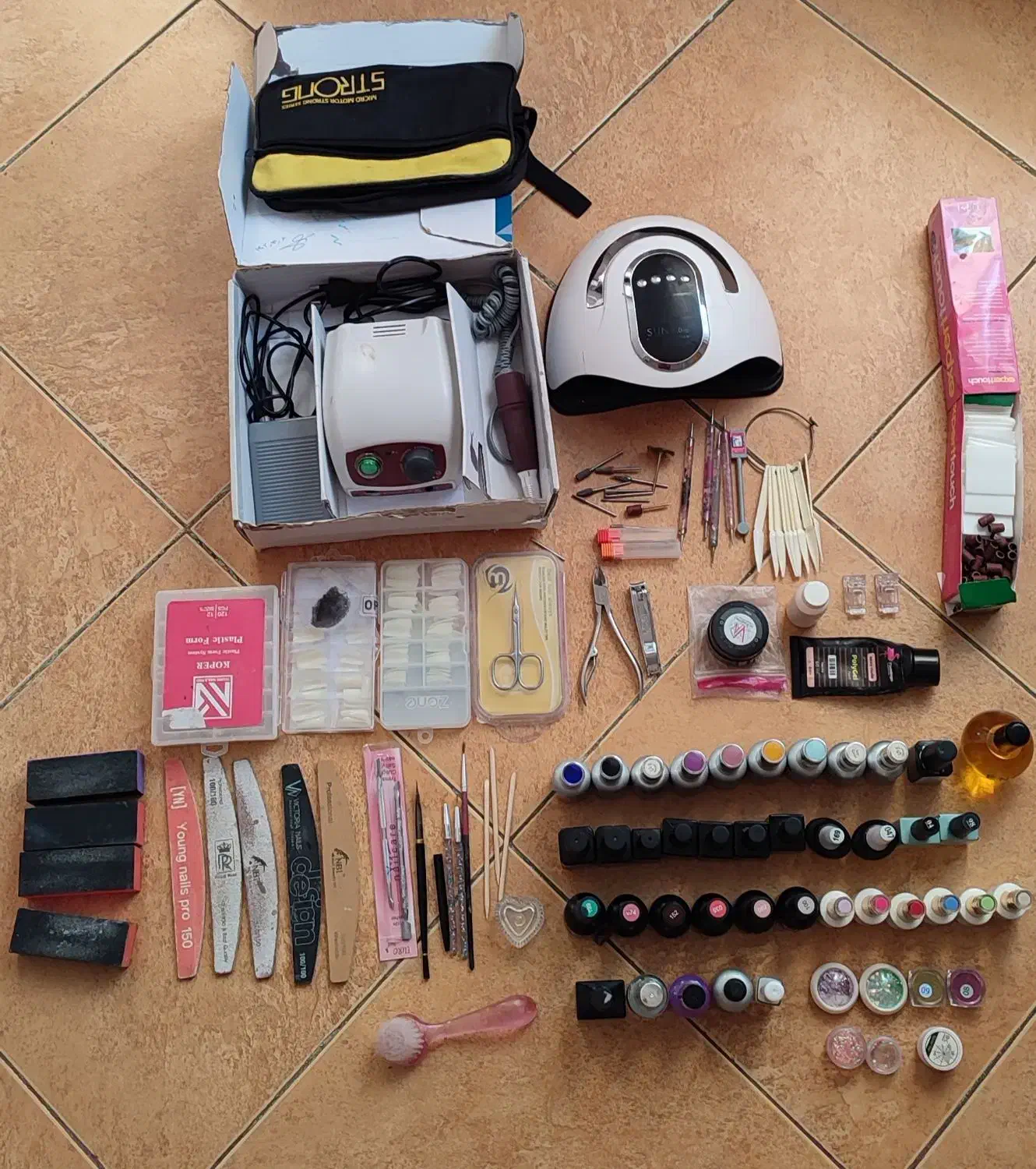 فروش وسایل ناخن|آرایشی، بهداشتی، درمانی|رشت, معلم|دیوار