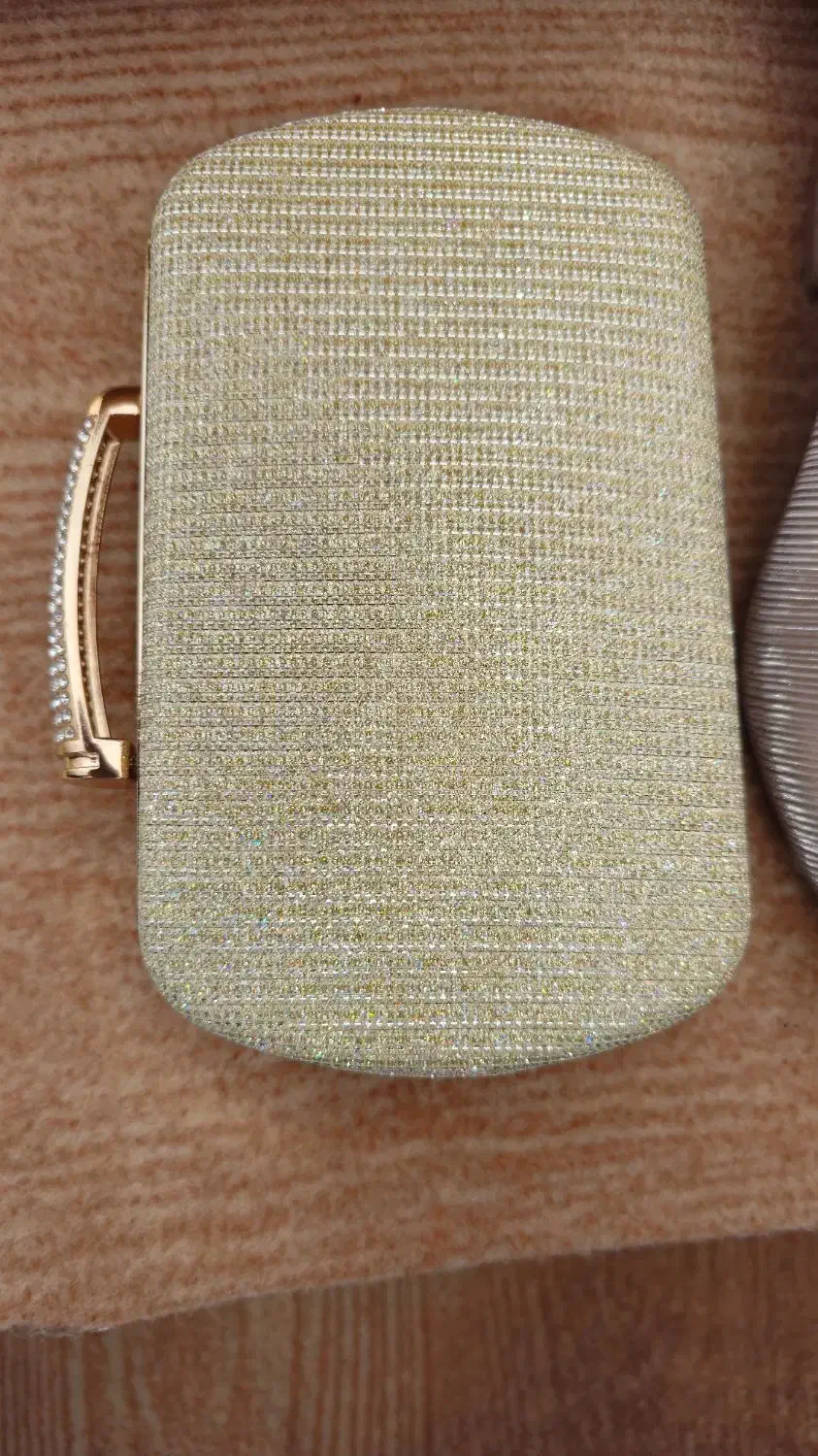 کیف و کفش عروس|کیف، کفش، کمربند|قم, چهل درخت|دیوار