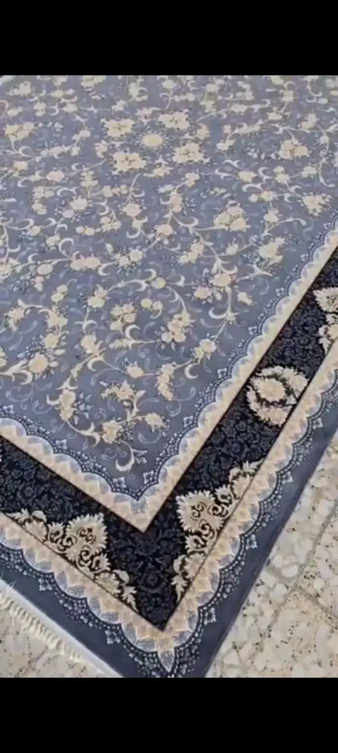 تعدادی فرش عمده وخورده|فرش|شیراز, میانرود|دیوار
