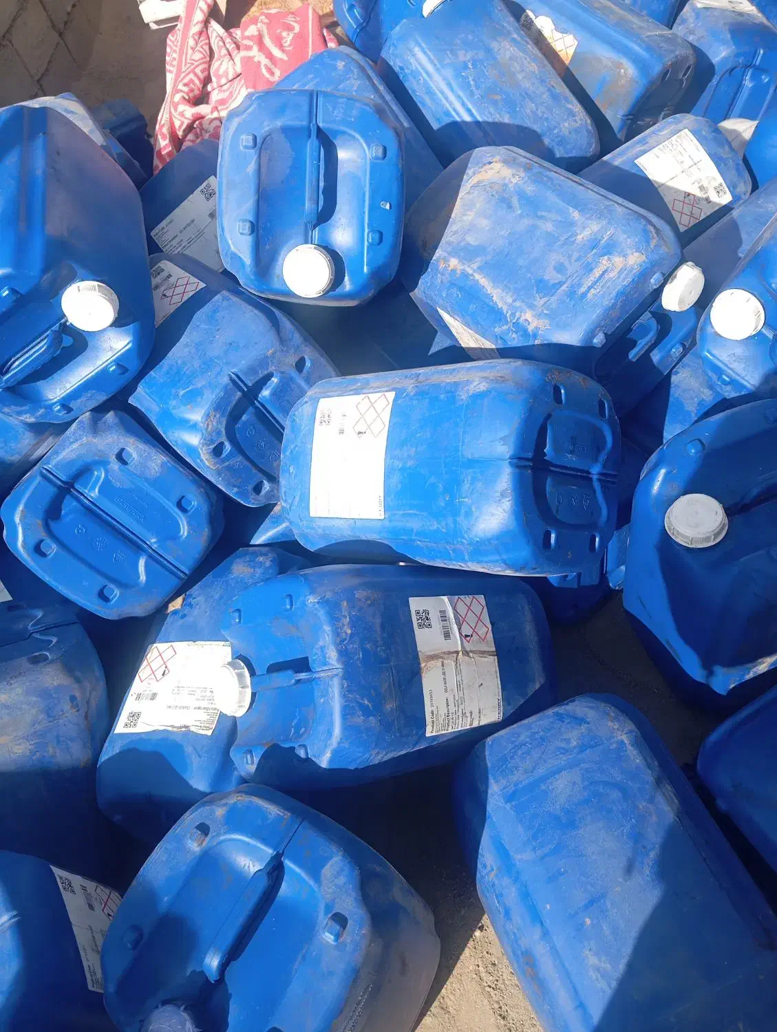 گالن|ظروف نگهدارنده، پلاستیکی، یک‌بارمصرف|هیرمند, |دیوار