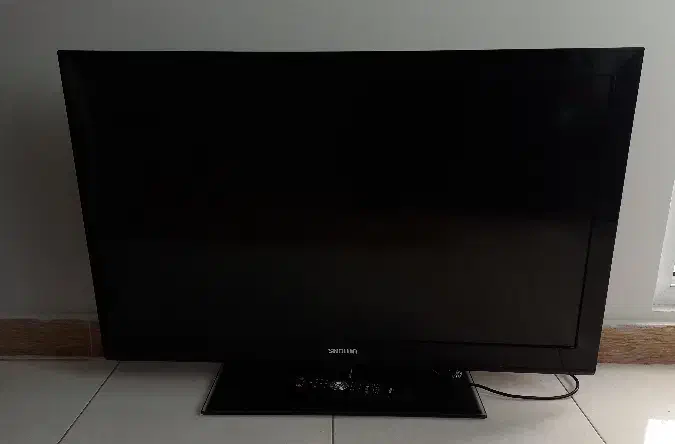 تلویزیون 42 اسنوا LED کاملا سالم|تلویزیون و پروژکتور|اسلام‌شهر, شهرک مفیدی|دیوار