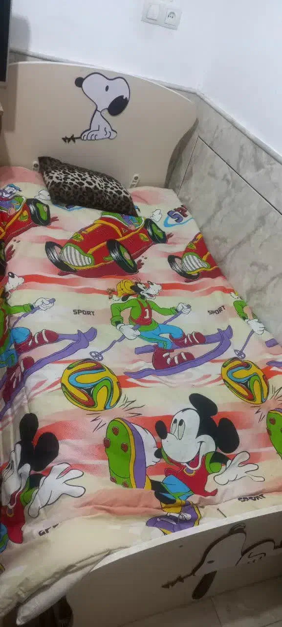 تخت نوجوان|تخت و سرویس خواب|کاشان, امیرکبیر|دیوار