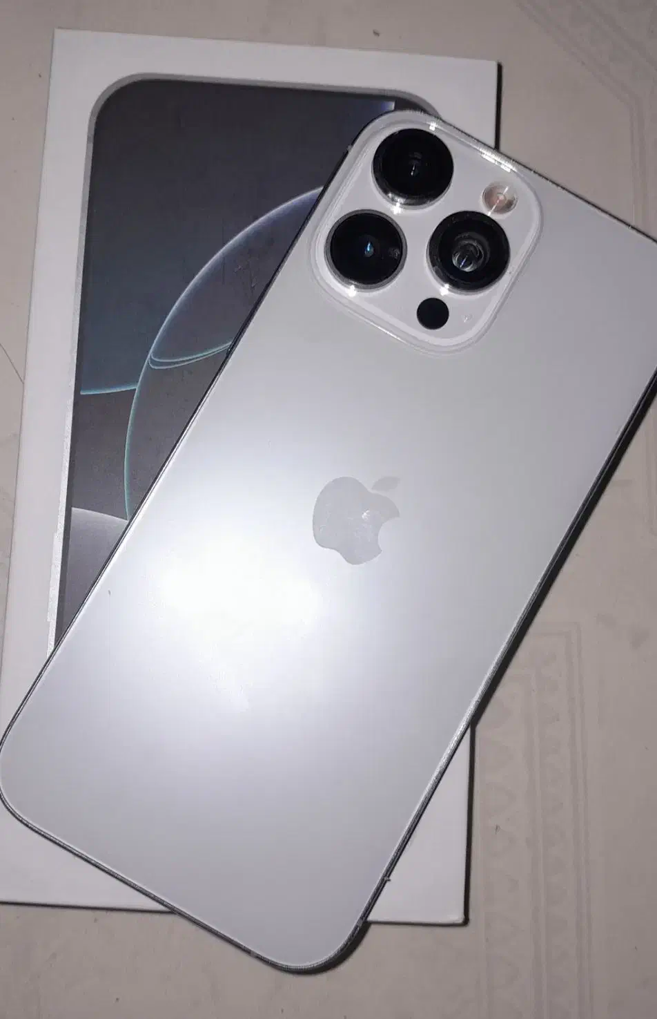 ایفون ۱۶ پرومکس سفید طرح شرکتی|موبایل|سنندج, |دیوار