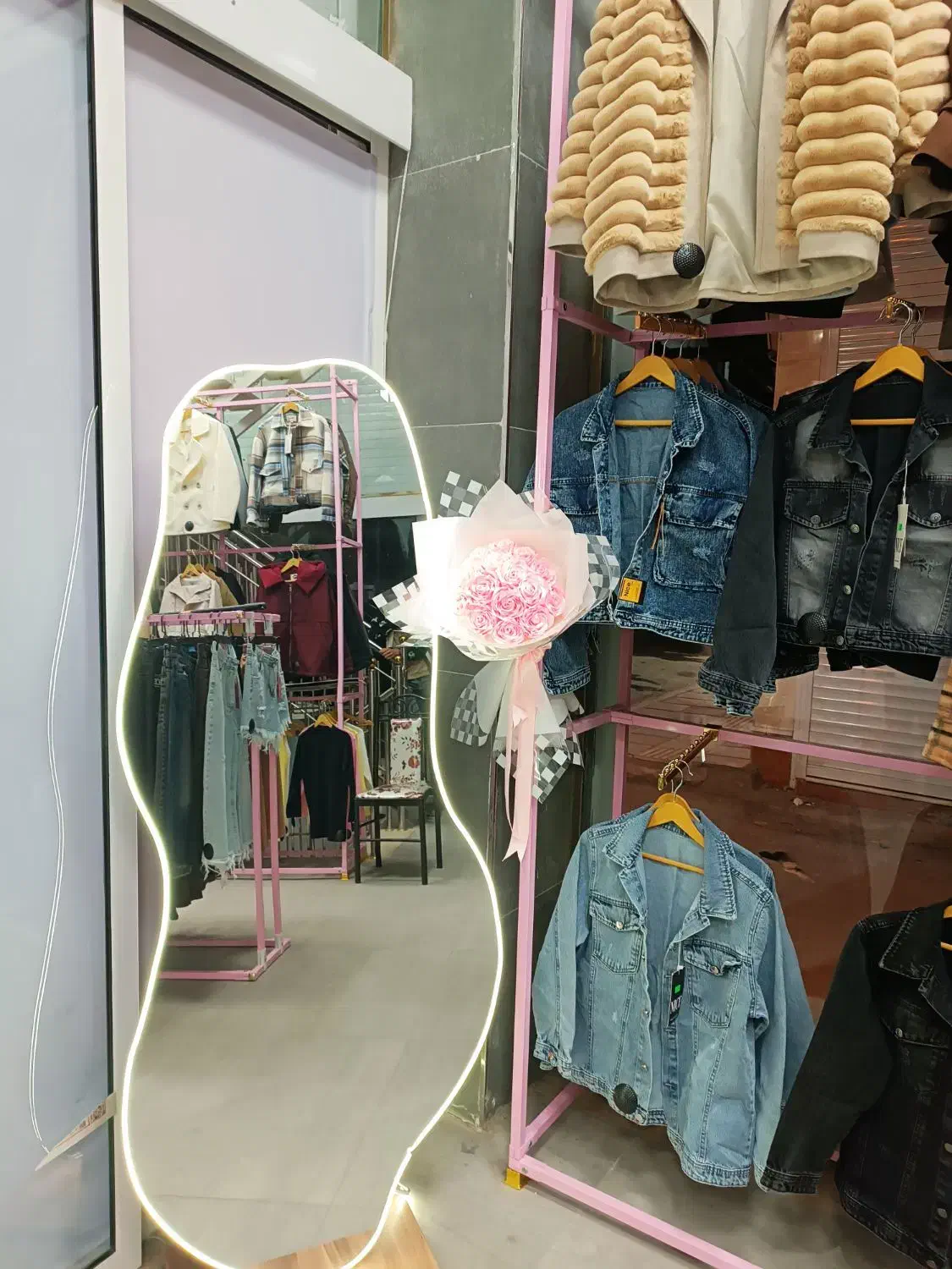 افتتاح فروشگاه پوشاک صورتی|لباس|مهاجران, |دیوار