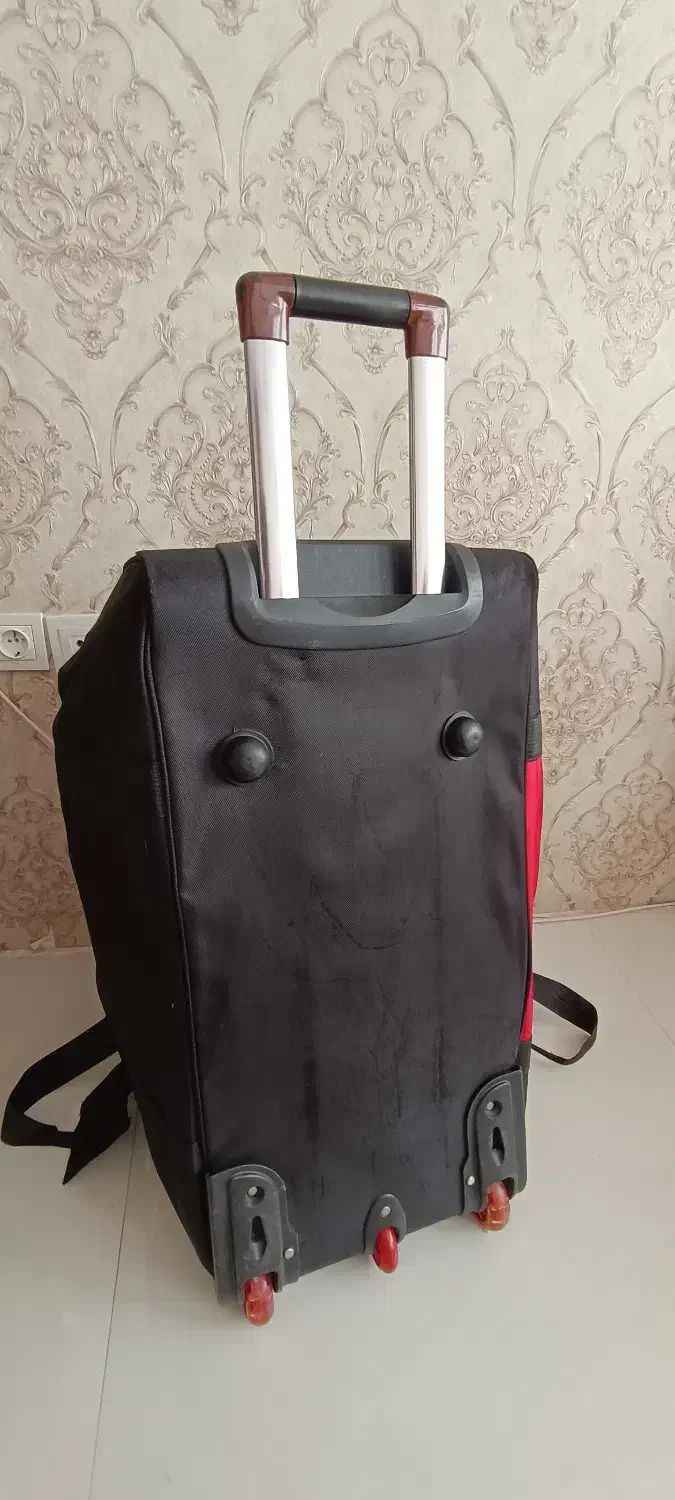 چمدان بزرگ خارجی|کیف، کفش، کمربند|مشهد, جاهد شهر|دیوار