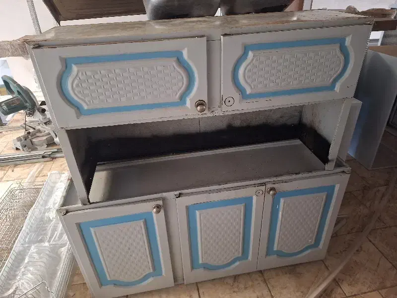 کابینت فلز قدیمی با هود و سینگ|آب‌چکان و نظم‌دهنده ظروف|یزد, |دیوار