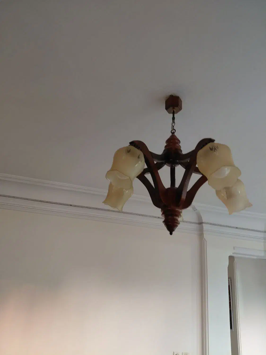 لوستر سلطنتی|لوستر و چراغ آویز|رشت, پستک|دیوار