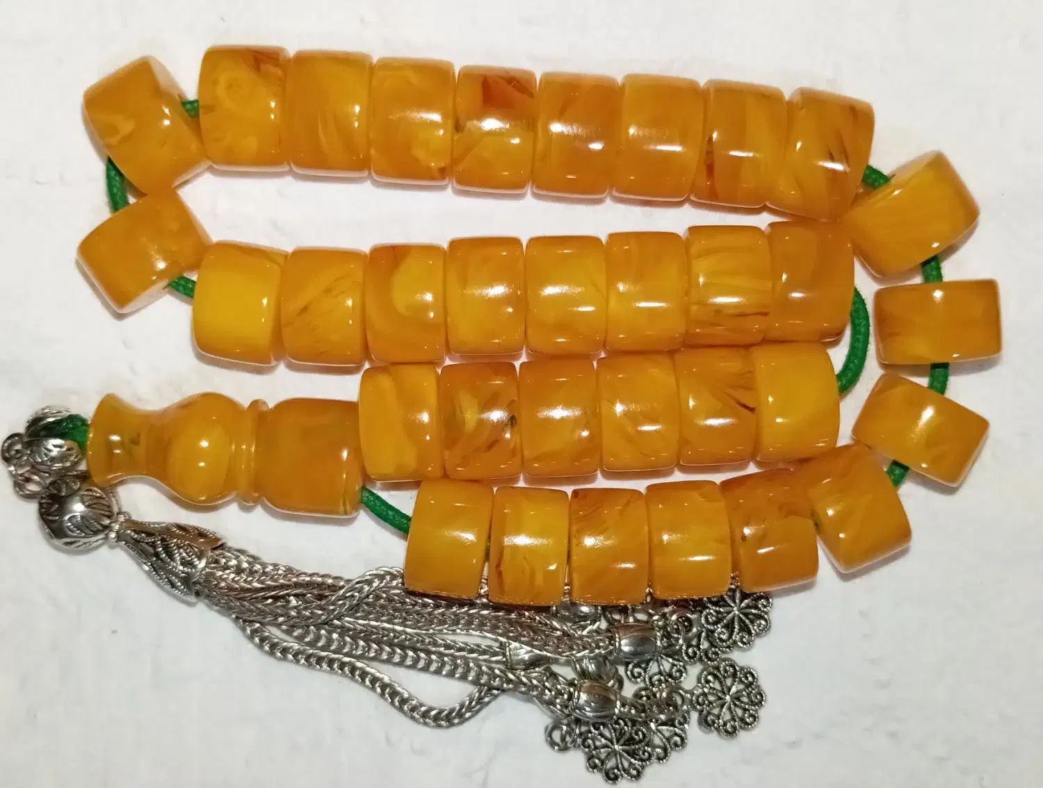 تسبیح کهربا بودار رگه دار|کلکسیون اشیاء عتیقه|سلماس, |دیوار