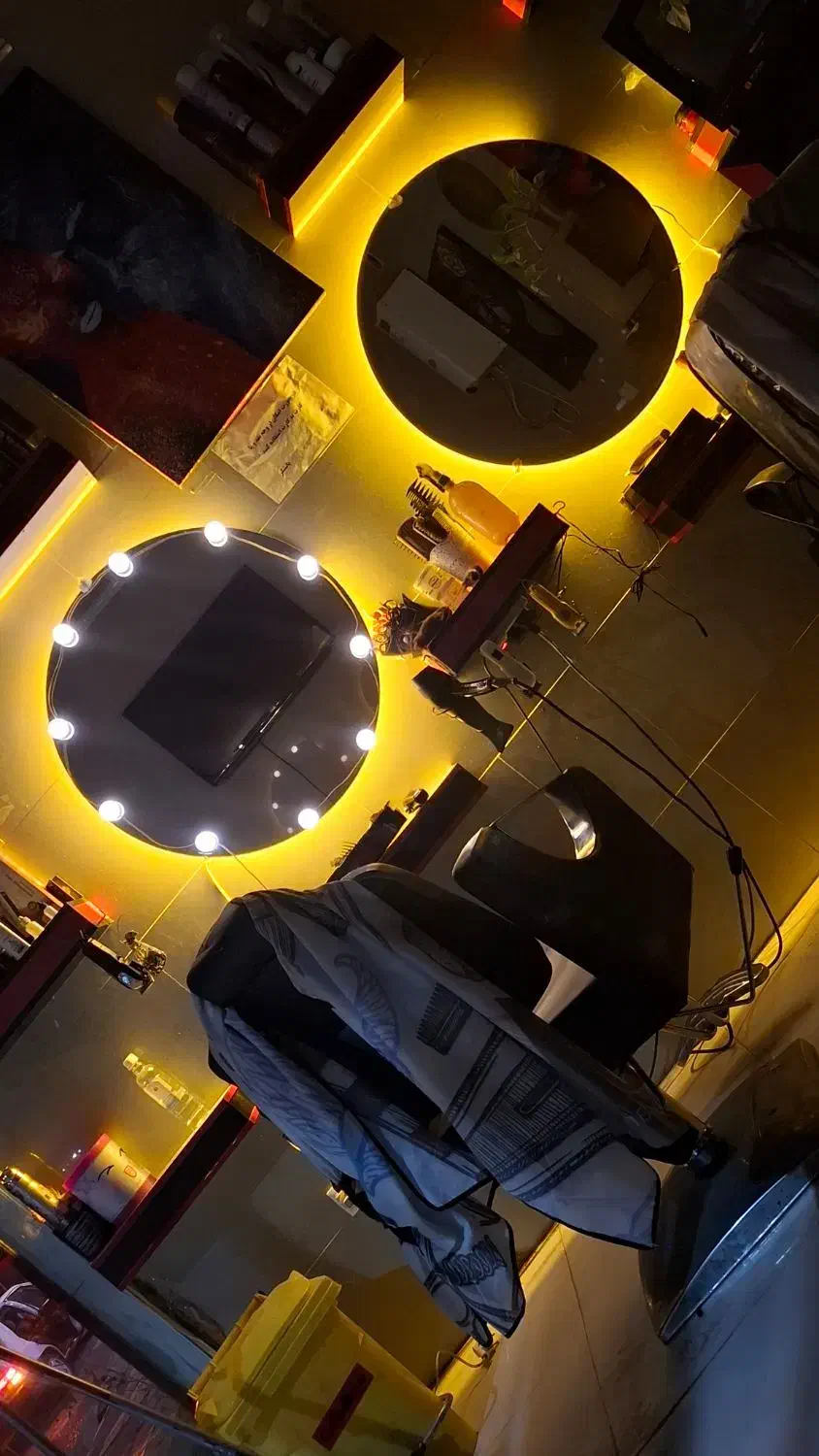 دکوراسیون آرایشگاه مردانه|آرایشگاه و سالنهای زیبایی|بروجرد, |دیوار