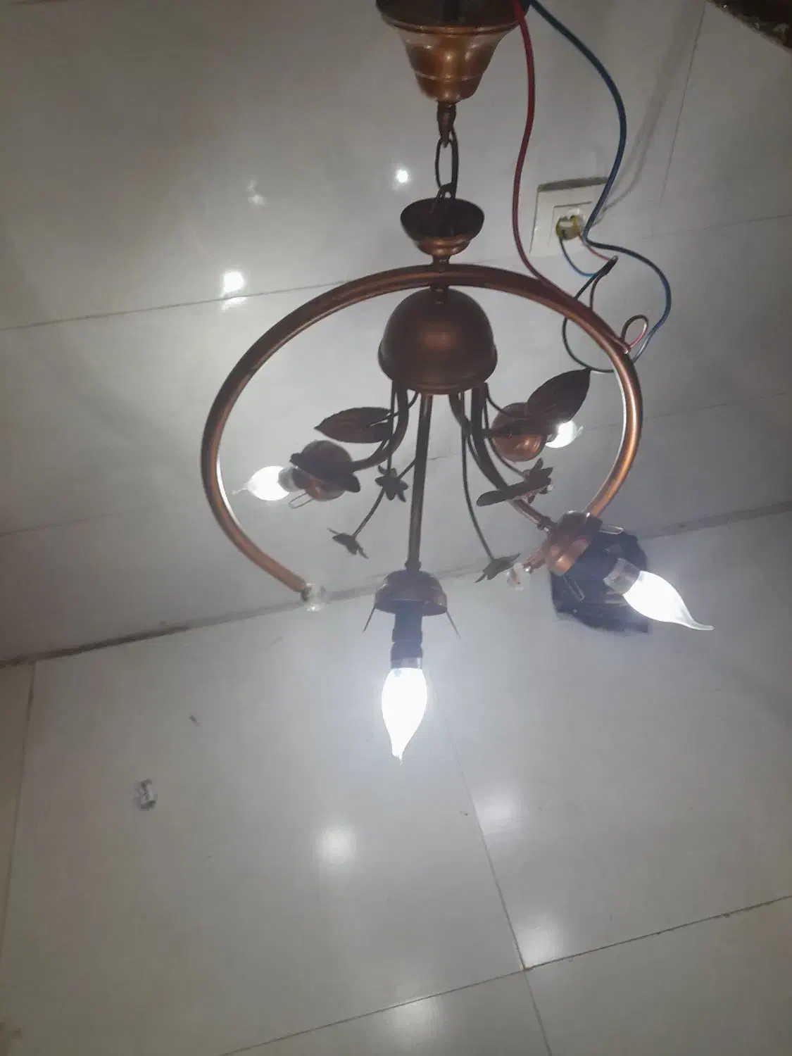 لوستر ۴ شاخه سالم.|لوستر و چراغ آویز|الیگودرز, |دیوار