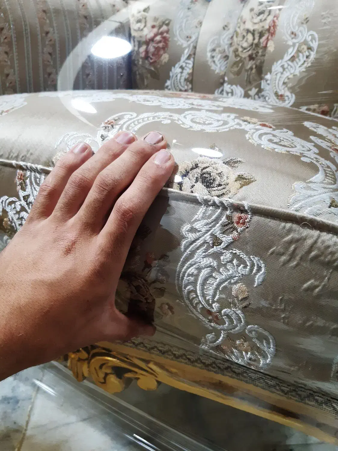 مبل سلطنتی ۹نفره بهمراه میزوعسلی تمام ورق طلا|مبلمان خانگی و میز عسلی|مشکین‌دشت, |دیوار