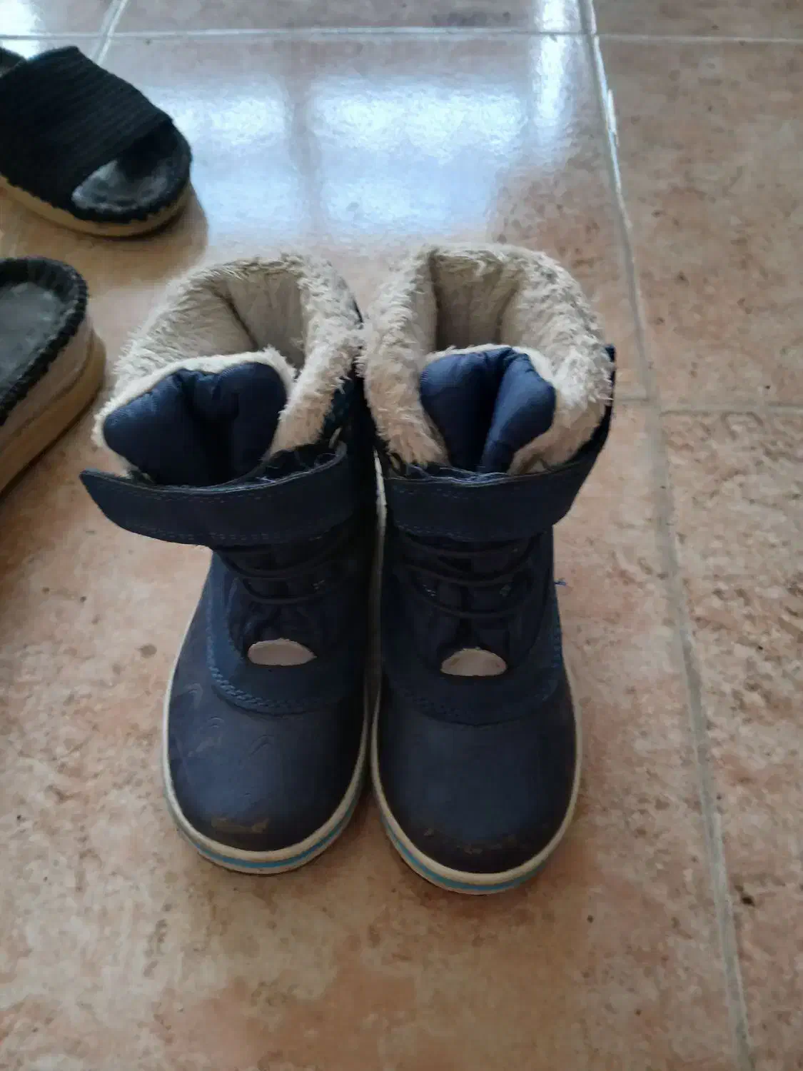 پوتین کودکانه|کیف، کفش، کمربند|مهاباد (آذربایجان غربی), |دیوار