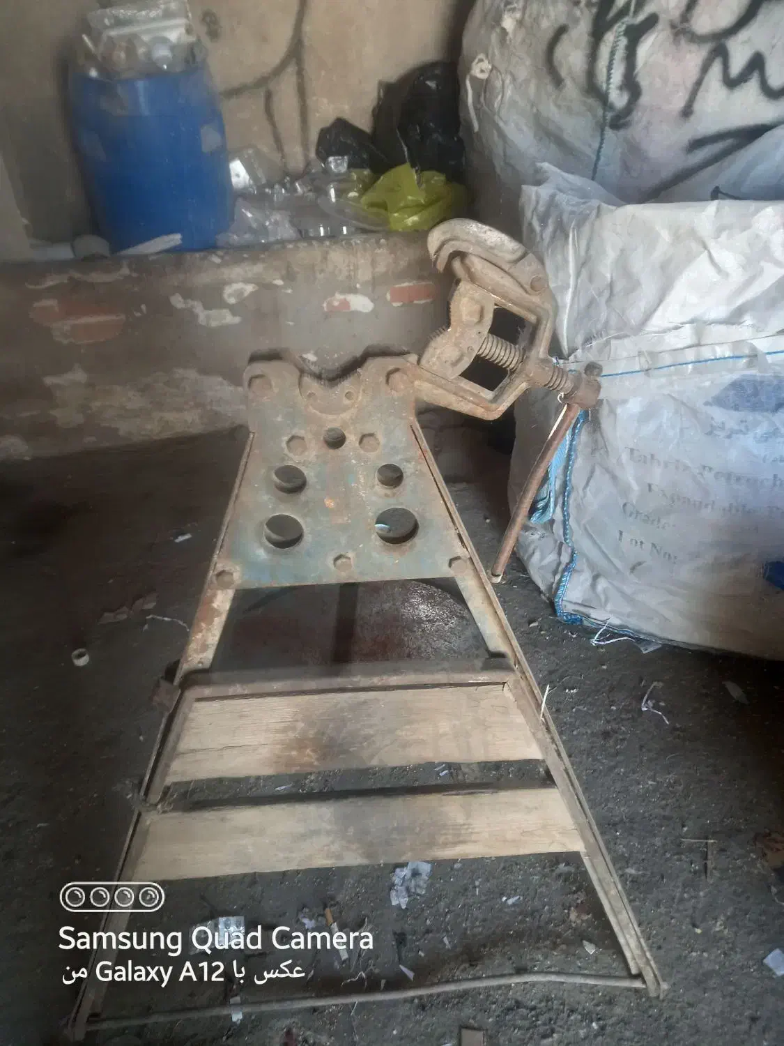 گیره لوله سه پایه قدیمی|ابزارآلات|تبریز, |دیوار