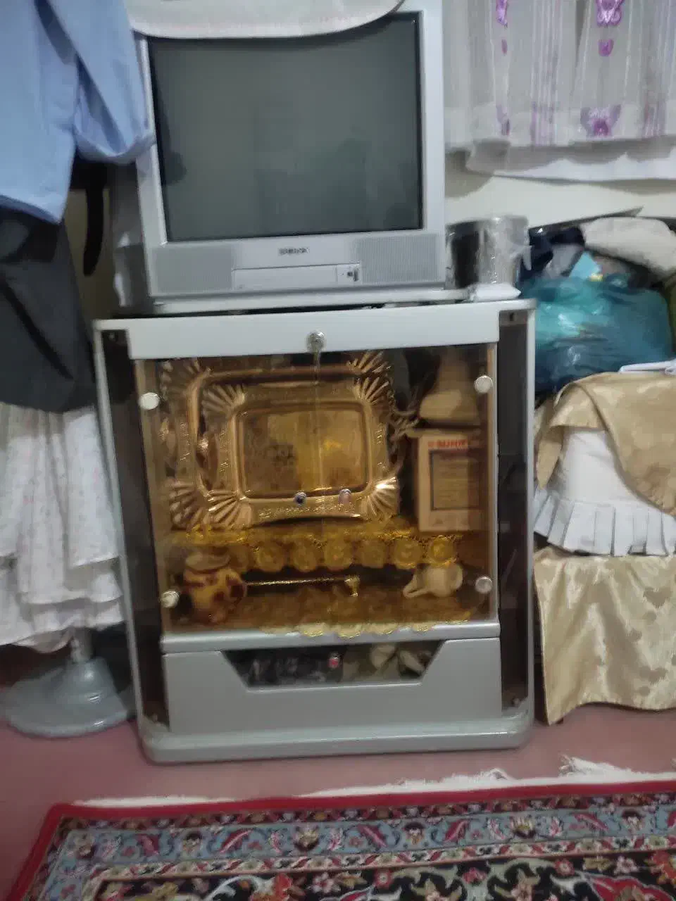 تلویزیون 21 اینچ سونی و میز|تلویزیون و پروژکتور|بهارستان, |دیوار