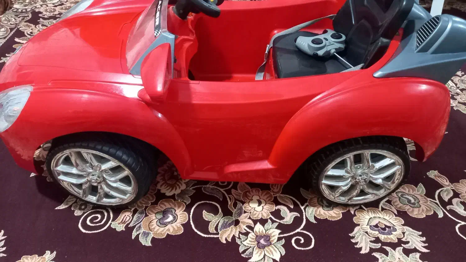 ماشین شارژی بازی بزرگ|اسباب‌بازی بچه|تهران, یافت آباد شمالی|دیوار