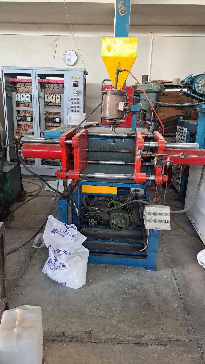 دستگاه تزریق پلاستیک بادی|ماشین‌آلات صنعتی|سنندج, |دیوار