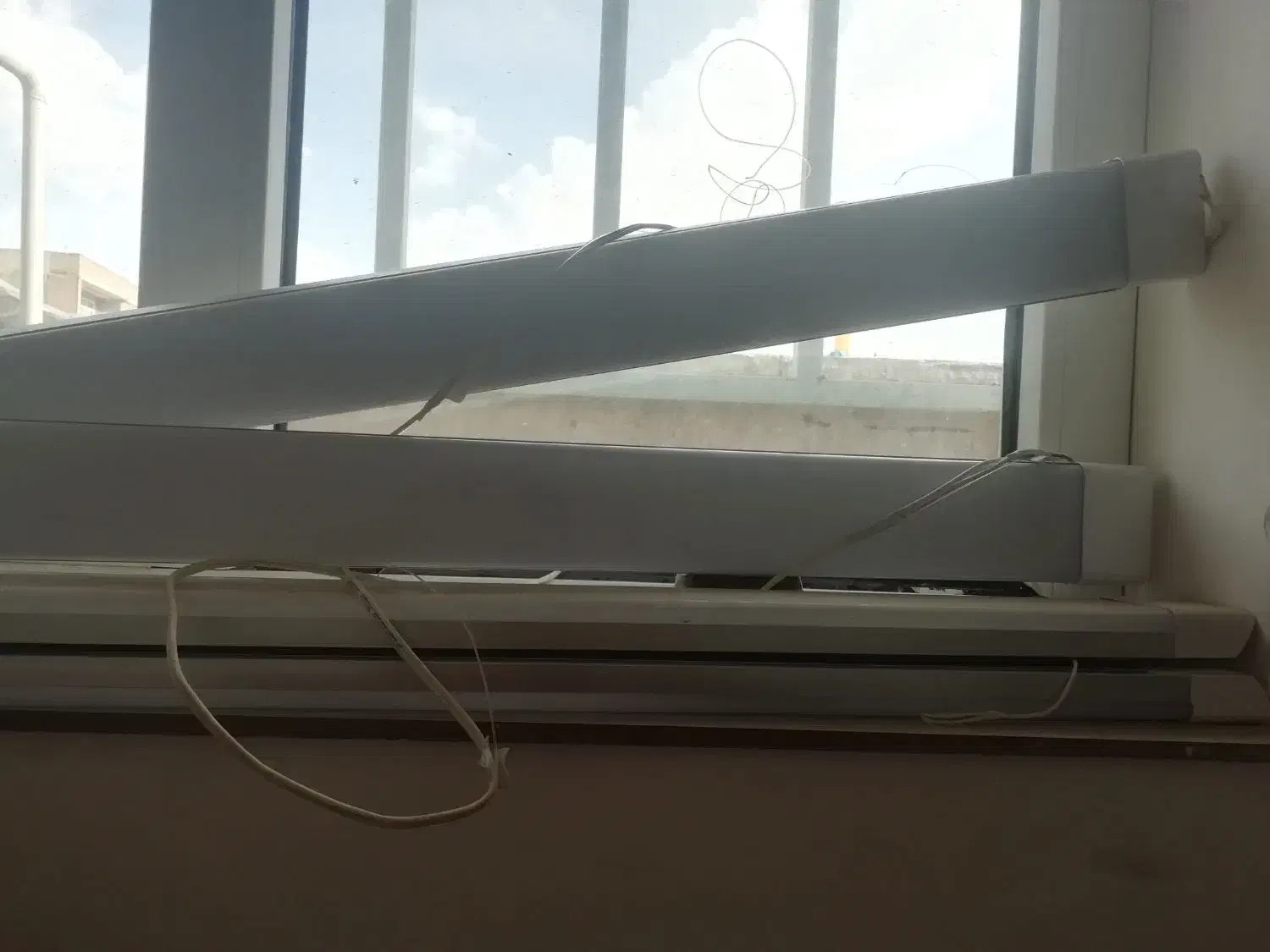 لامپ آویز مخصوص سالن 4 عدد قیمت هر عدد 400 هزار|لامپ و چراغ|پیرانشهر, |دیوار