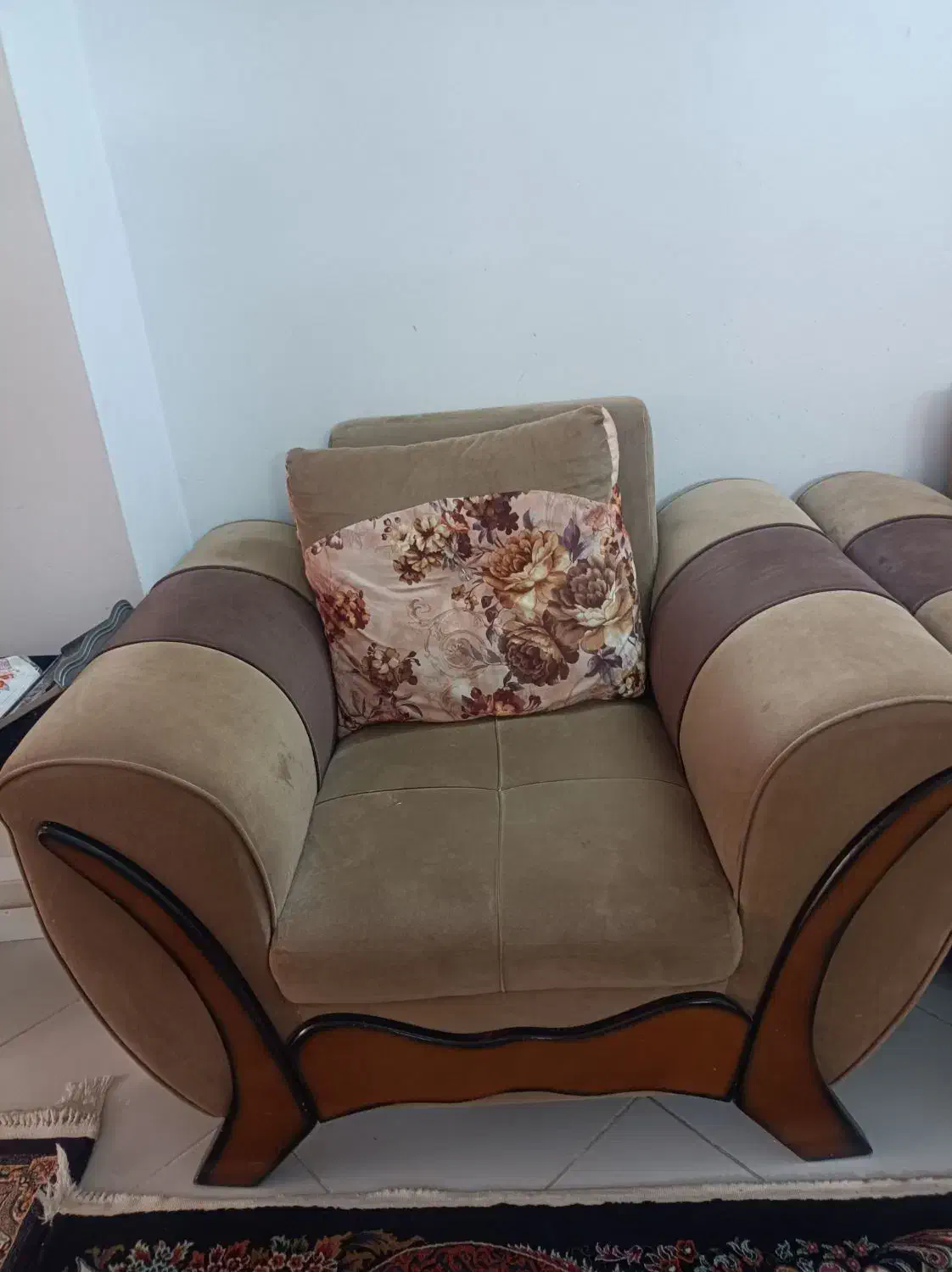 مبل ۷ نفره به سه عدد عسلی مشکی|مبلمان خانگی و میز عسلی|ری, علایین|دیوار