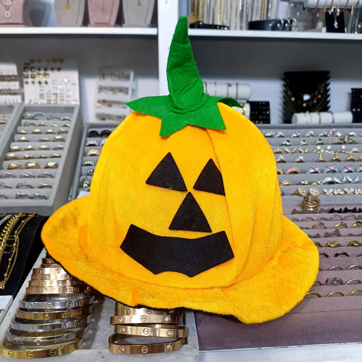 کلاه هالووین|اسباب‌بازی بچه|شیراز, سینما سعدی|دیوار