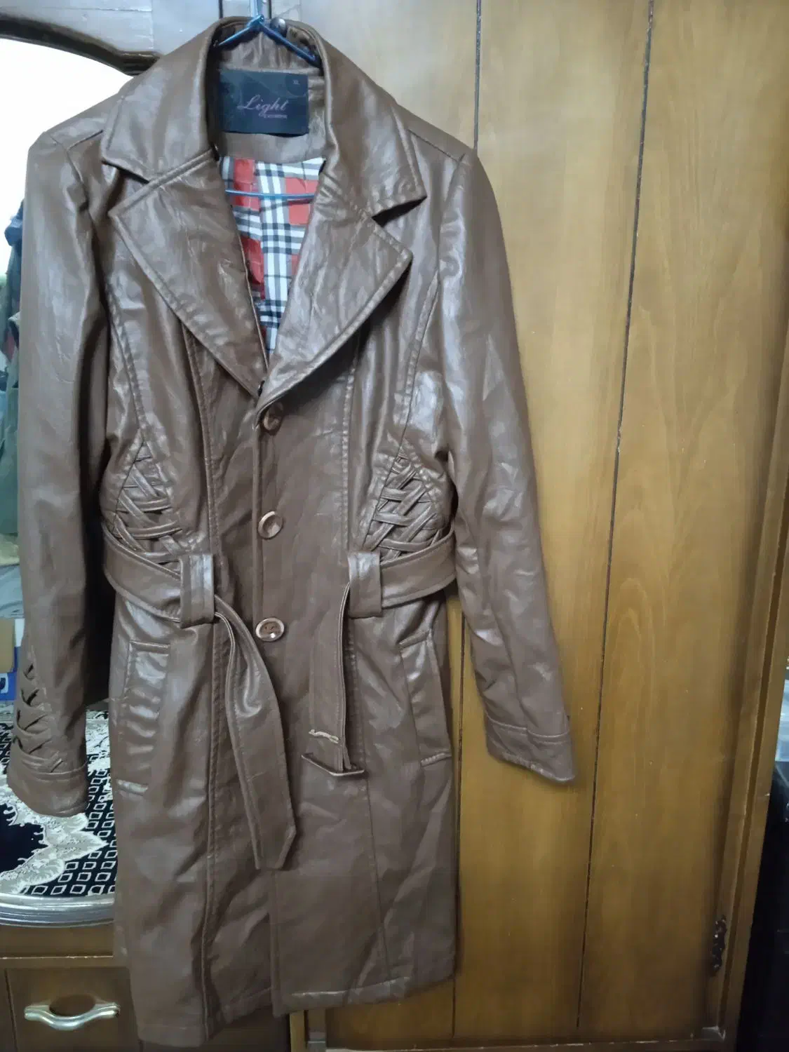 پالتو چرم|لباس|اراک, |دیوار