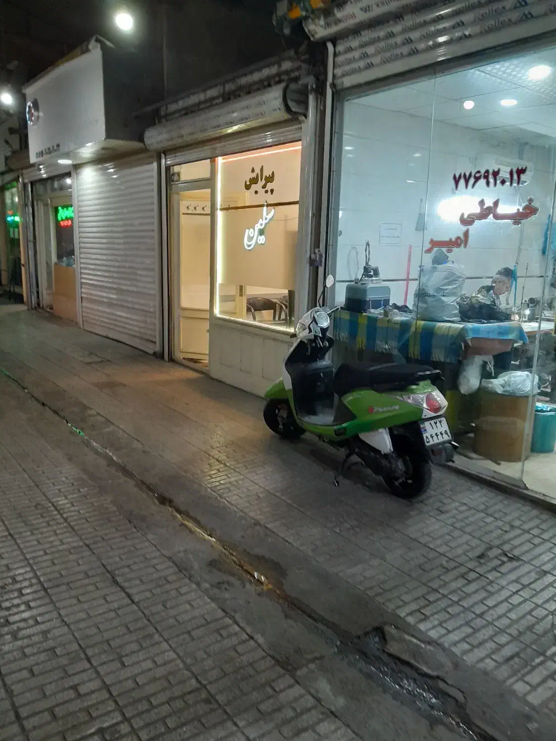 مغازه ۱۴ متری با سند تک برگ ملکییت|فروش مغازه و غرفه|تهران, کرمان|دیوار