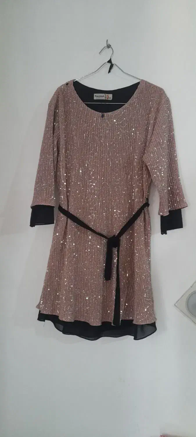 لباس مجلسی|لباس|صحنه, |دیوار