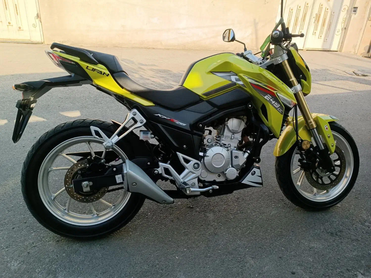 250 کیپس 7 تا کار|موتورسیکلت|رودسر, |دیوار