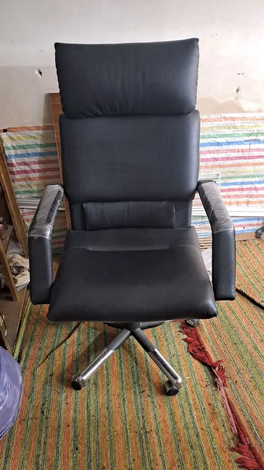 صندلی چرم|صندلی و نیمکت|قیدار, |دیوار