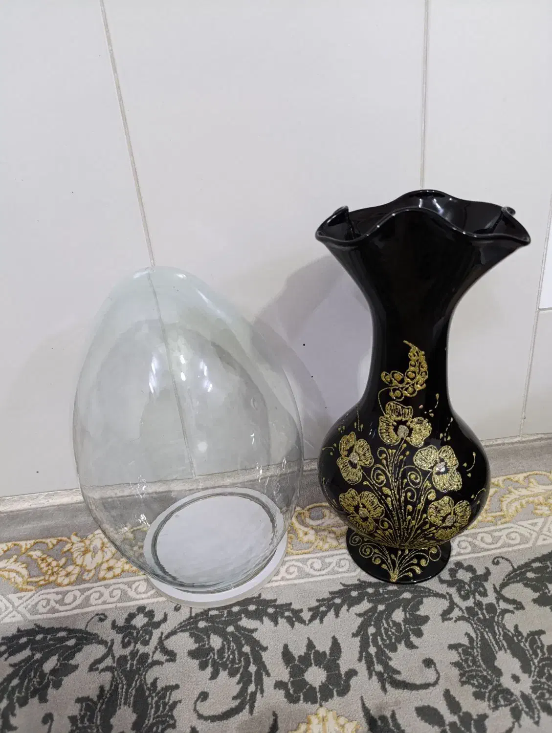 گلدان شیشه ای مشکی و بلوری|گل مصنوعی|مشهد, طبرسی شمالی|دیوار