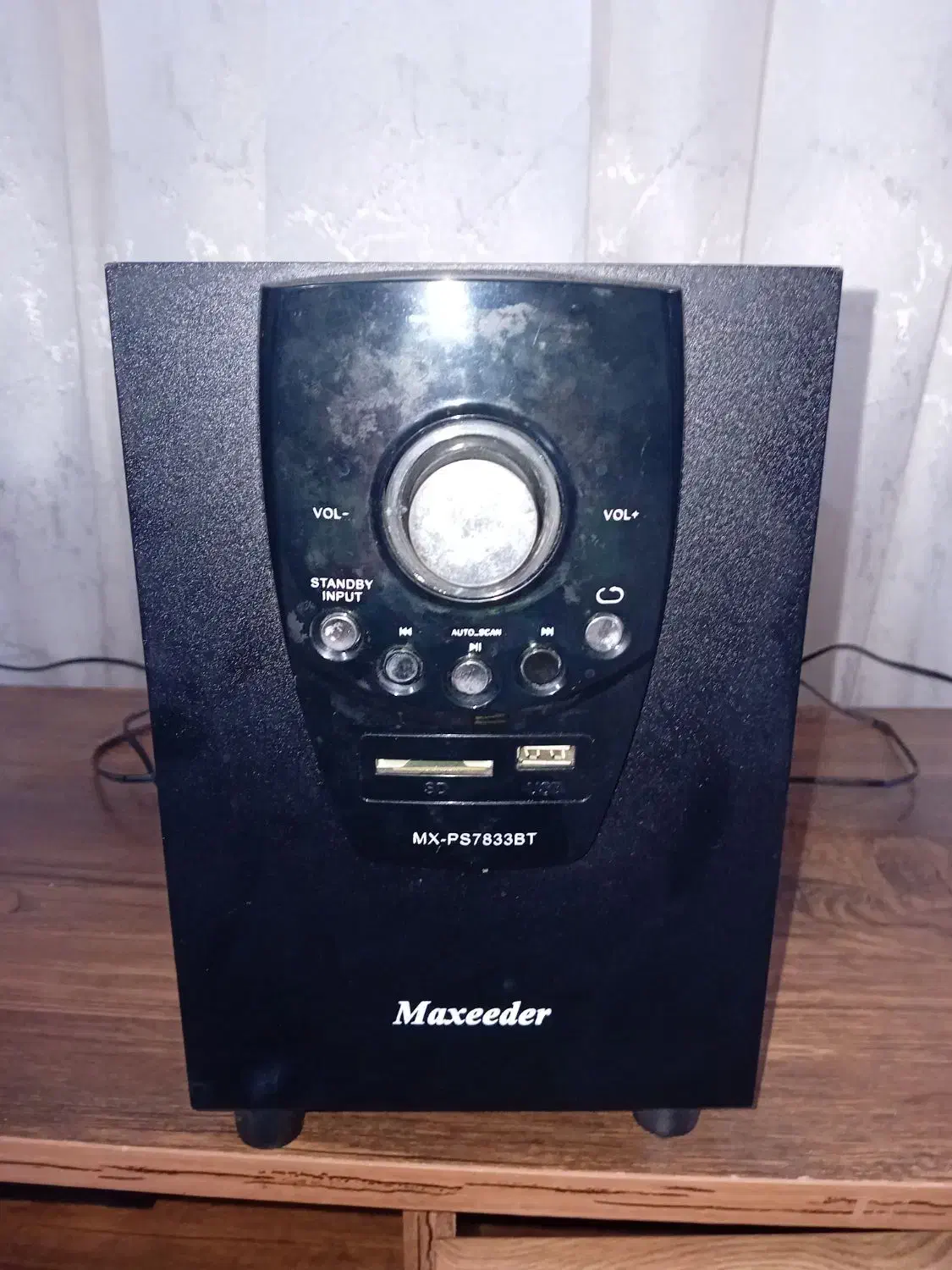 یک عدد باند سه تیکه|سیستم صوتی خانگی|سنگر, |دیوار