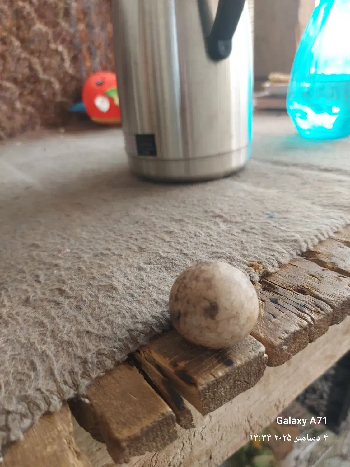 سنگ تخمه مرغی|کلکسیون اشیاء عتیقه|ارومیه, |دیوار