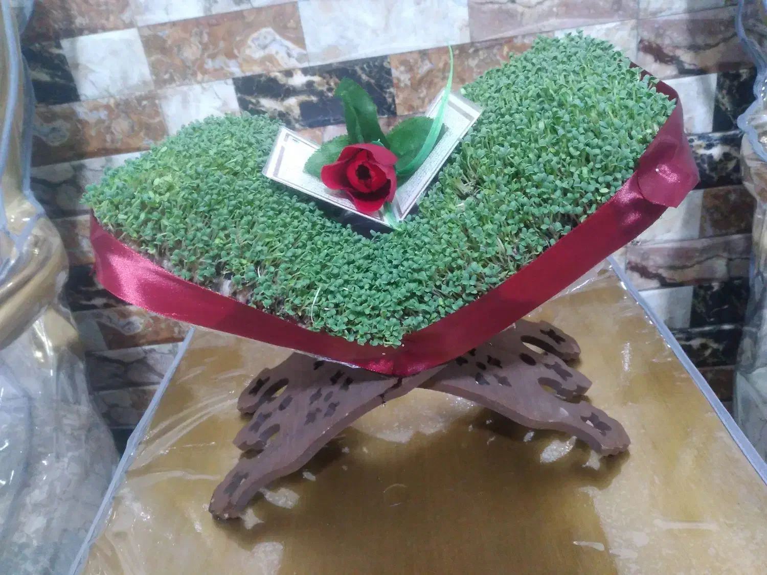 انواع سبزه طبیعی ومصنوعی|خدمات پذیرایی، مراسم|بروجرد, |دیوار