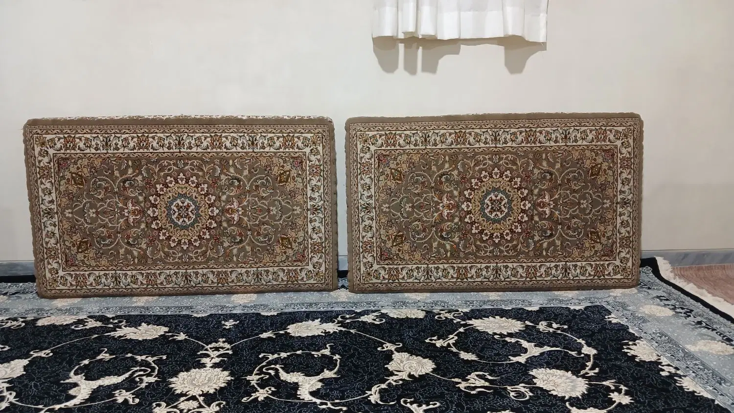 پشتی|پشتی|همدان, |دیوار