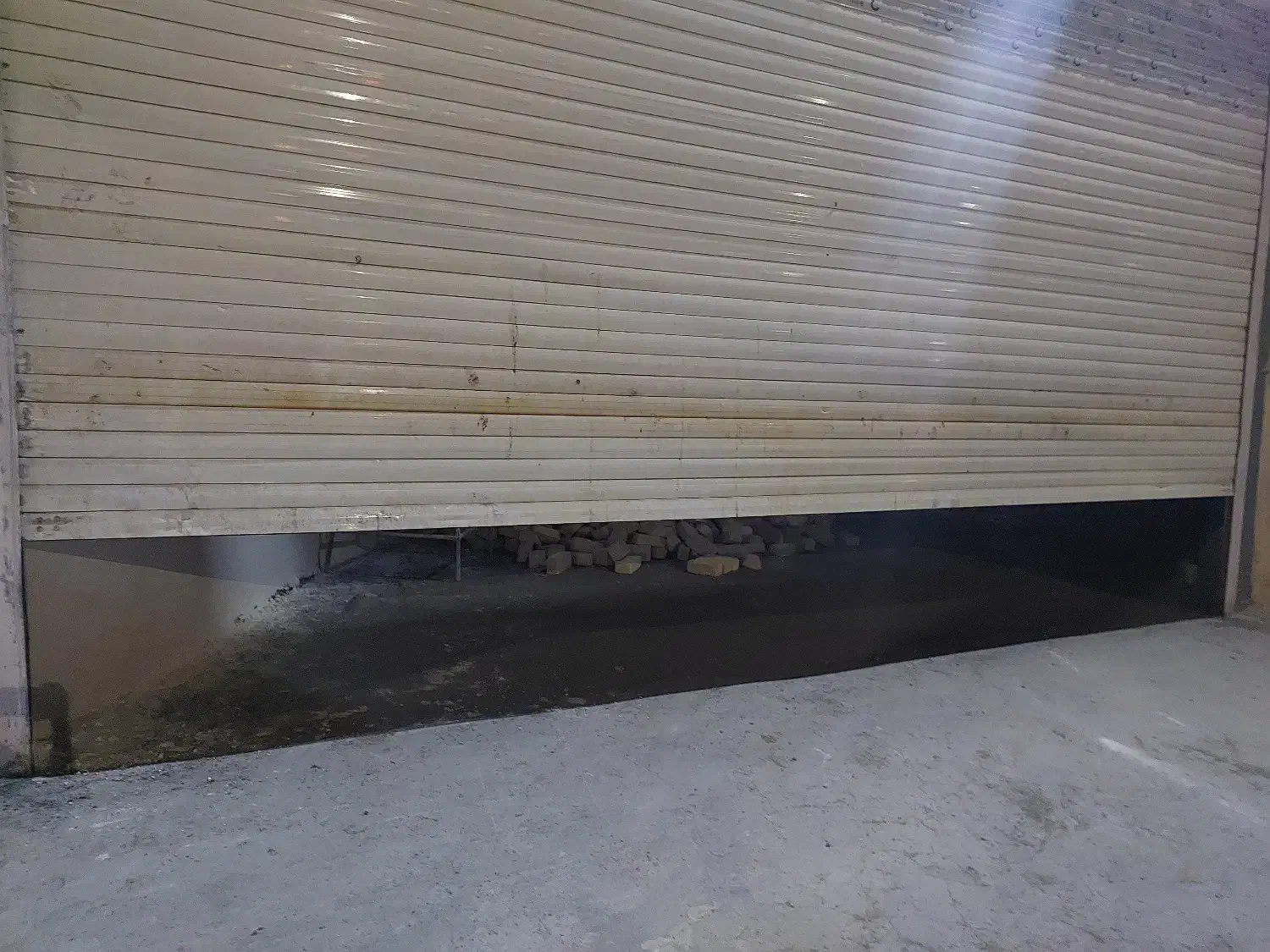 اجاره مغازه ۹۰ متری بر بلوار امام رضا|اجارهٔ مغازه و غرفه|قم, چهل درخت‎|دیوار