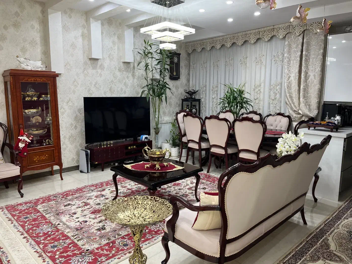 مبلمان و میز ناهار خوری  کلاسیک چوب راش گرجستان|مبلمان خانگی و میز عسلی|تهران, سید خندان (جلفا)|دیوار