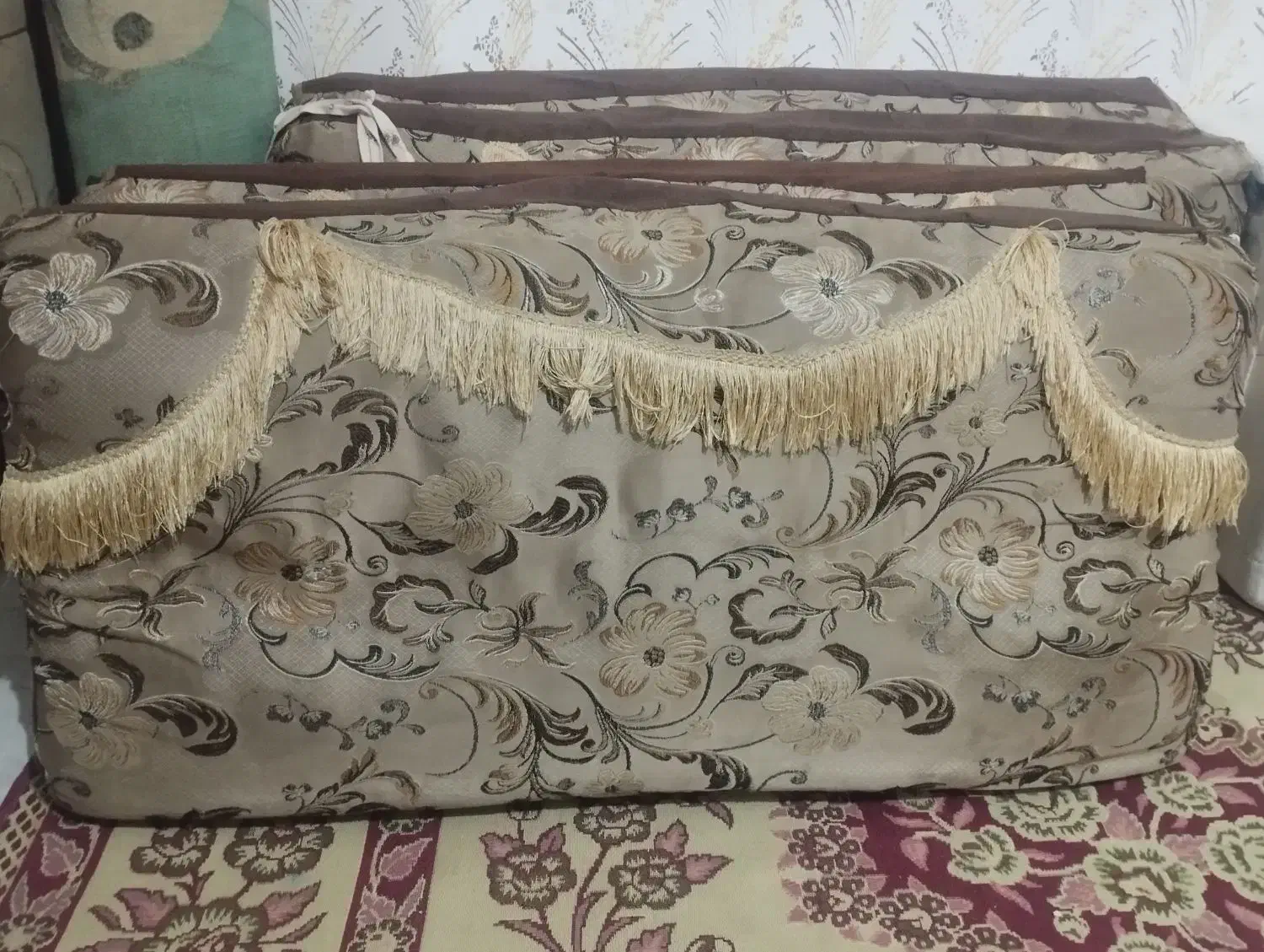 پشتی|پشتی|شیراز, شهرک گلها|دیوار