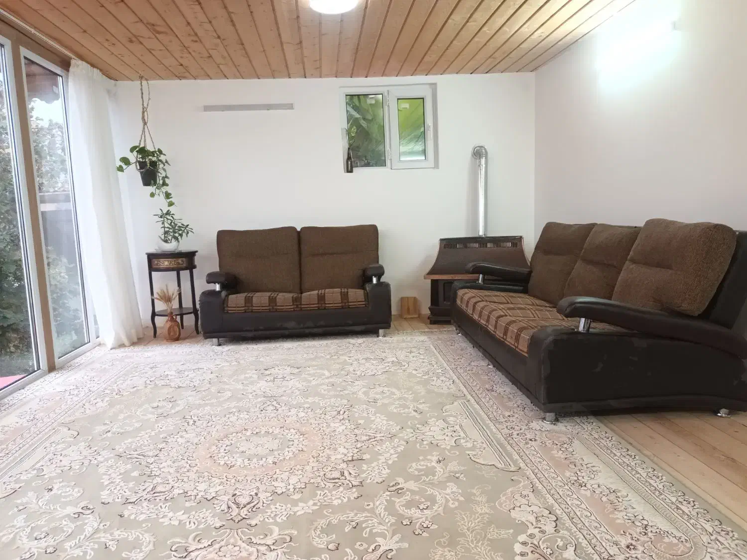 سوئیت چوبی در دل جنگل|اجارهٔ کوتاه‌مدت آپارتمان و سوئیت|سیاهکل, |دیوار