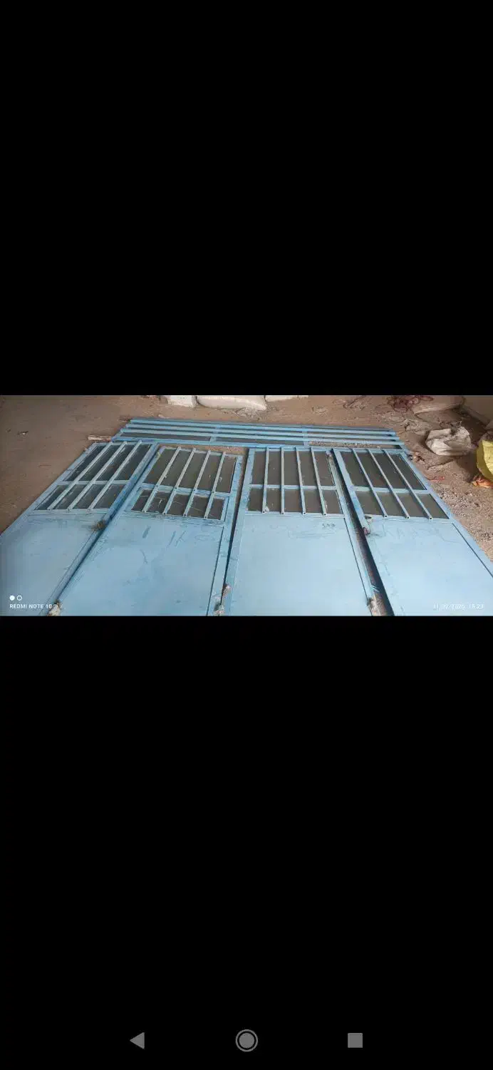 درب آهنی|کلکسیون اشیاء عتیقه|کرمان, |دیوار