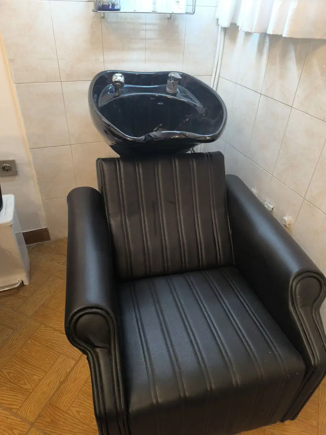 سرشور آرایشگاه نو|آرایشگاه و سالنهای زیبایی|رشت, سعدی (تختی)|دیوار