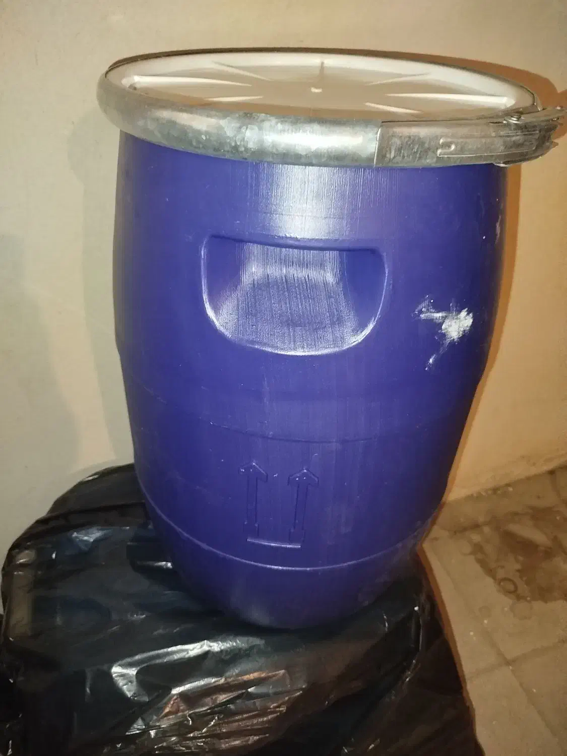 دبه|ظروف نگهدارنده، پلاستیکی، یکبارمصرف|ایلام, |دیوار