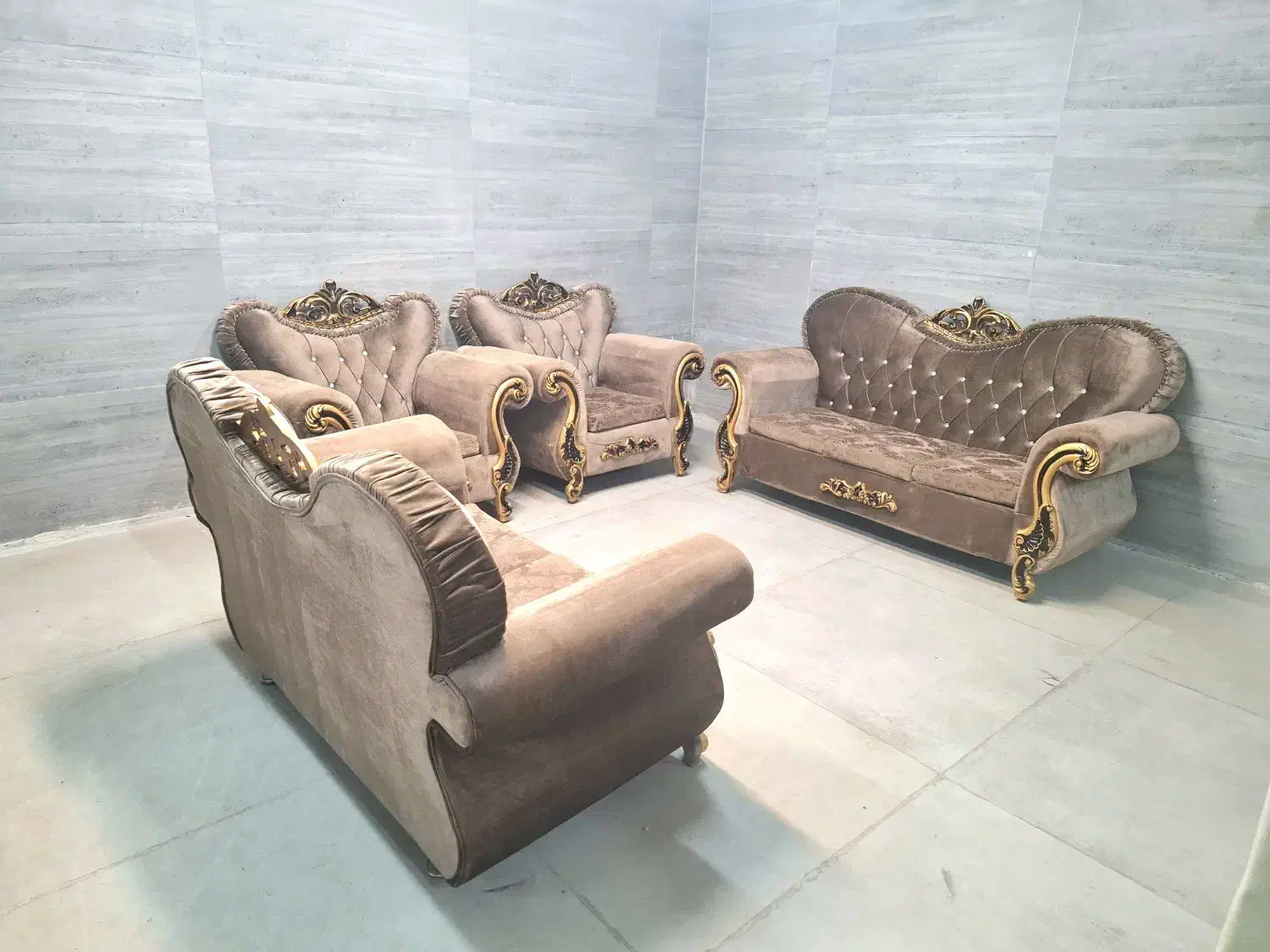 مبل راحتی گل رز|مبلمان خانگی و میز عسلی|اصفهان, جلالیه|دیوار