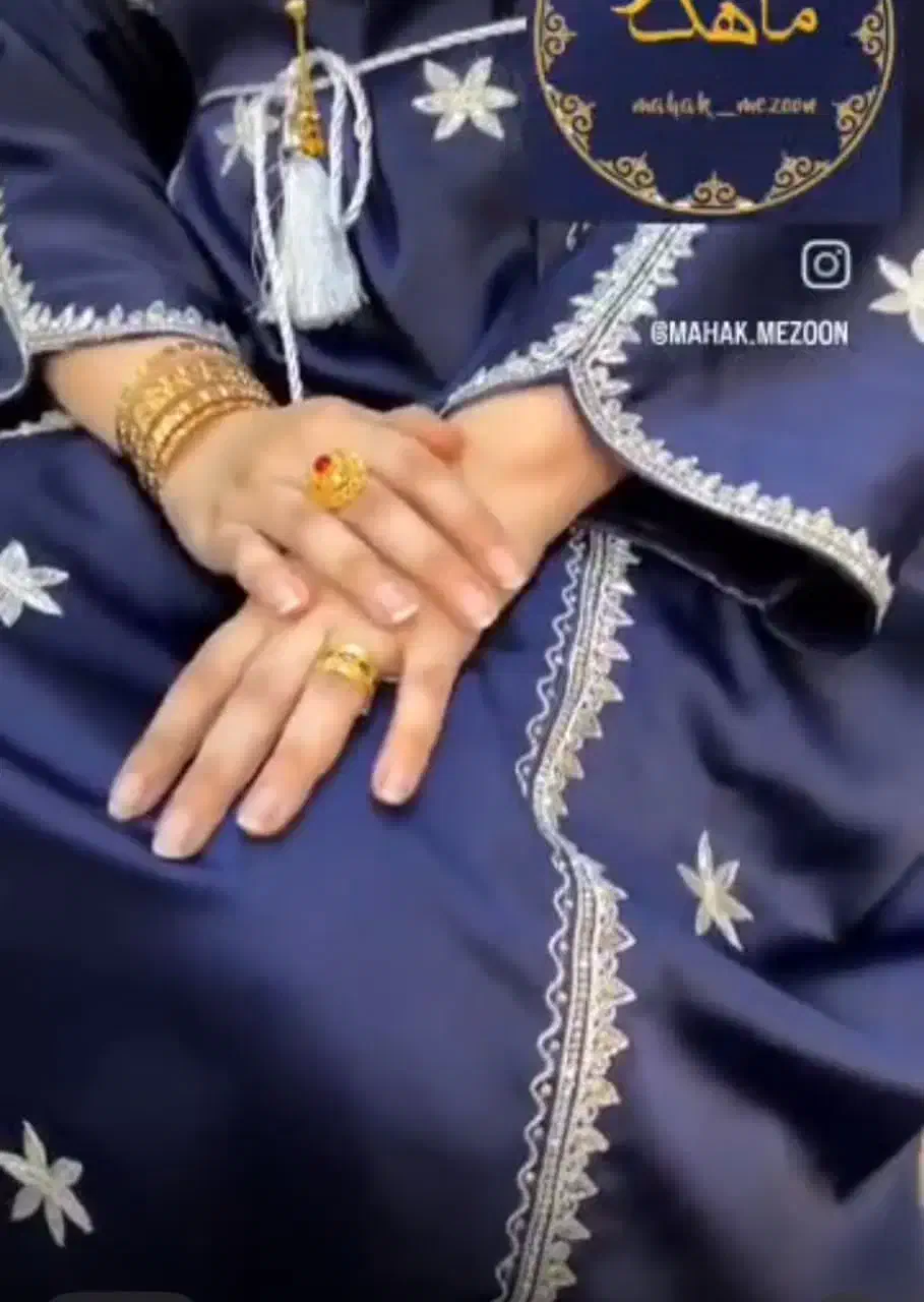 گلدوزی زنجیره ای با نخ، کاموا و گلابتون طلایی|لباس|میناب, |دیوار