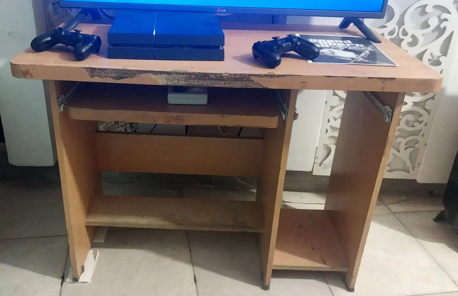 میز تحریر|میز تحریر و کامپیوتر|تربت جام, والفجر|دیوار