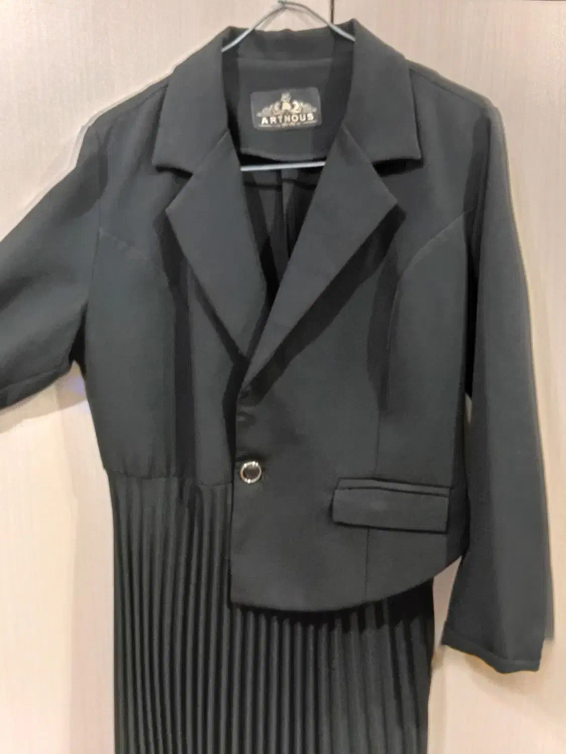 لباس مجلسی|لباس|هریس, |دیوار