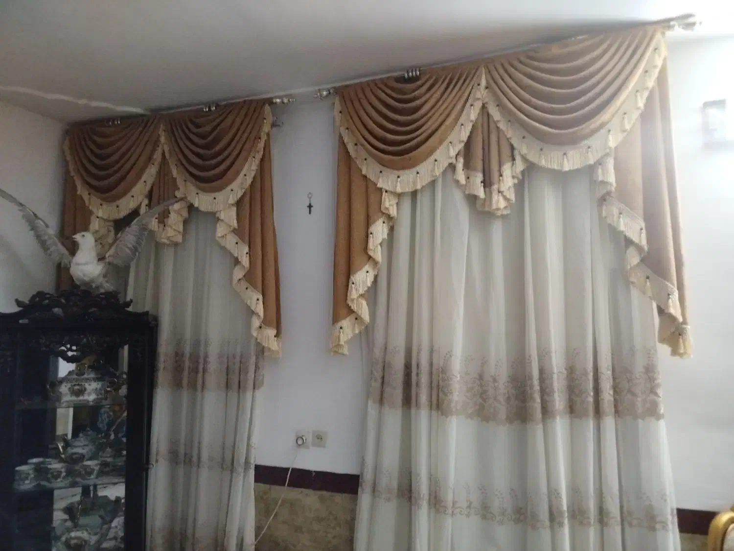 پرده سلطنتی|پرده، رانر، رومیزی|صحنه, |دیوار