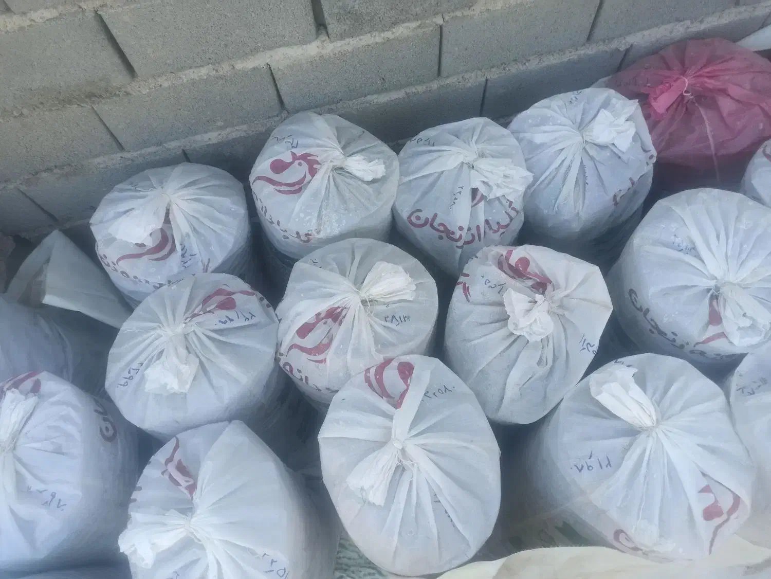 کود مرغی قفسی بدون خاک تمیز|خدمات باغبانی و درختکاری|کاشان, راوند|دیوار